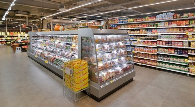 Egy vidéki hipermarketet és három szupermarketet modernizált a SPAR mintegy 3,3 milliárd forintból