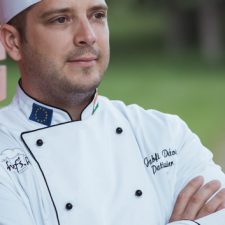 Jakabfi Dávid leírásában minden megtalálható, ami a tökéletes diétás kuglófhoz kell